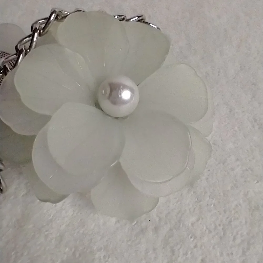White Flower Necklace